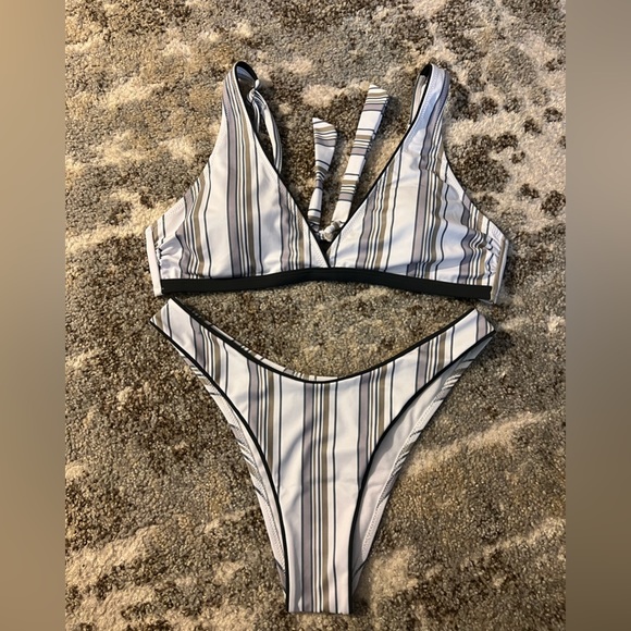 Stripe bikini - Picture 2 of 6